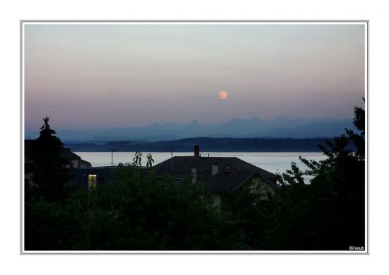 Lune sur le lac de Neuch
