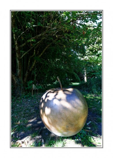 La pomme de Guillaume Tell de Claude Lalanne La pomme de Guillaume Tell de Claude Lalanne