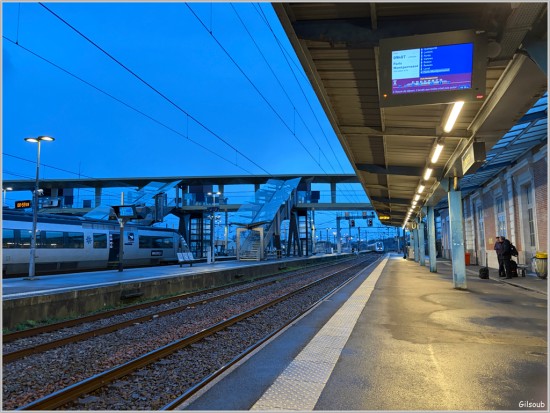 Arrivé du train en Gare de Quimper - Quai A Dec 2025