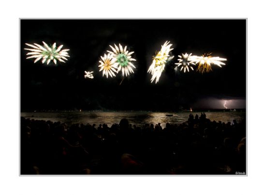 Feu d'artifice et orage