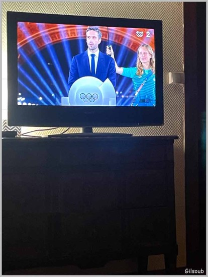 Big Up à la porteuse de parapluie