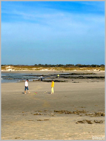 Partie de pétanque - plage de Pors Carn avril 2026