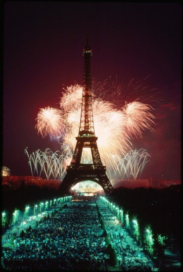 Feu d'artifice de Paris - 14 juillet 1989 - Photo JAMES L. STANFIELD, NATIONAL GEOGRAPHIC
