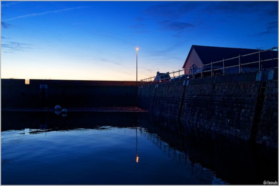 La nuit tombe sur le port - Port de Kérity Janvier 2026