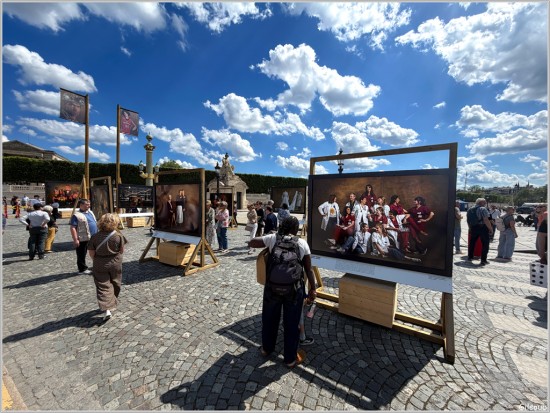 Exposition &amp;quot;Vivre ensemble" - Yann Arthus Bertrand - Paris Place de la Concorde Mai 2026