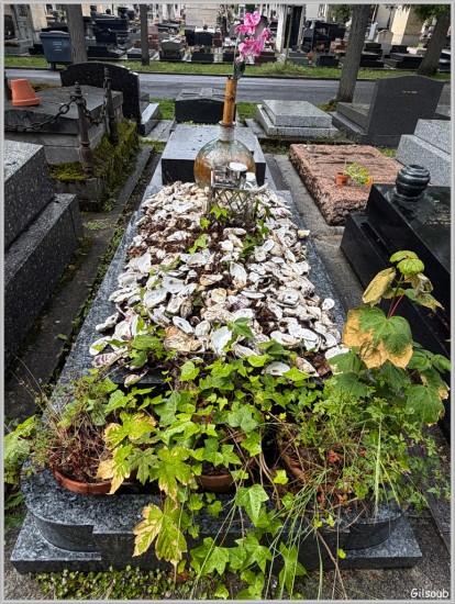 Tombe aux coquilles d'huitres - cimetière du Montparnasse Mai 2026